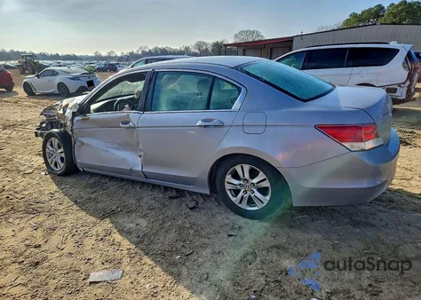 2010 Honda Accord Lxp z USA, uszkodzony, nr VIN 1HGCP2F41AA004084